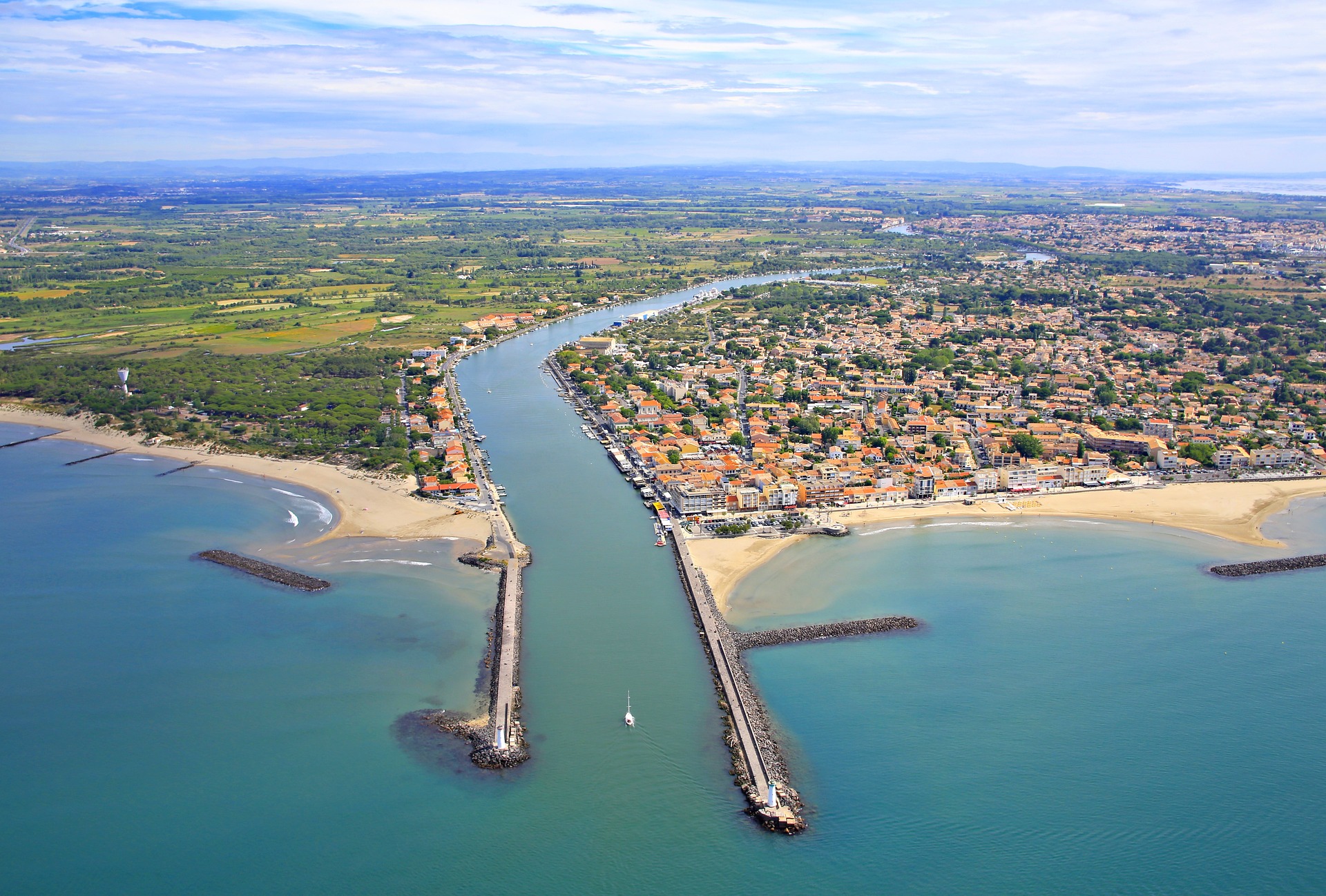 aircraft-1529197_1920