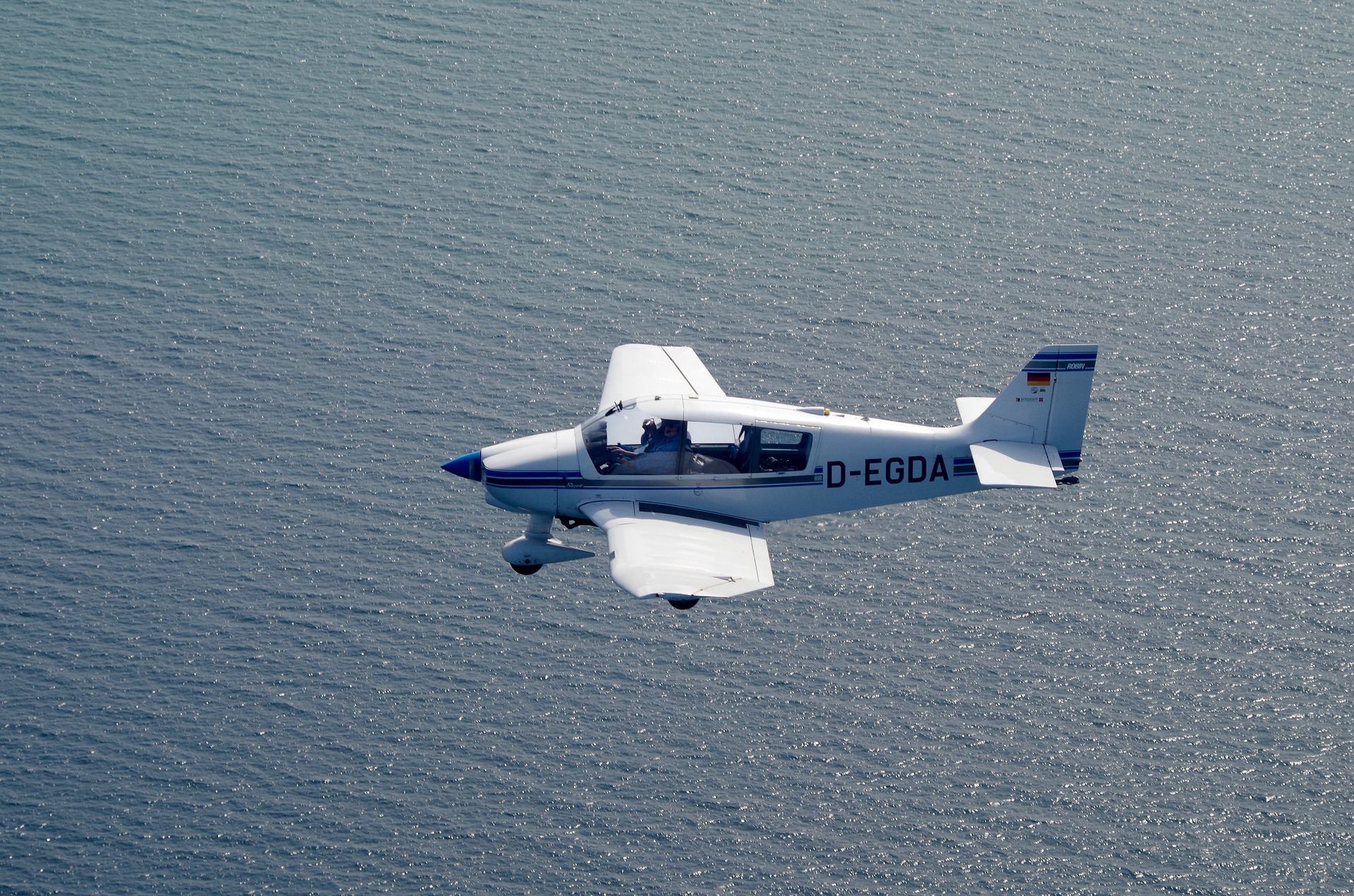 aircraft-2036395_1920