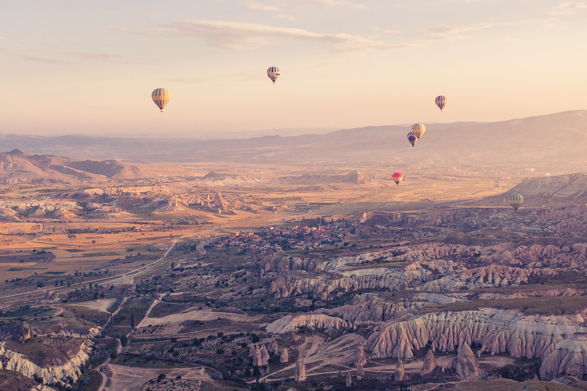 hot-air-balloon-844872_1920